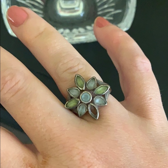 Beautiful Ring - Picture 4 of 4